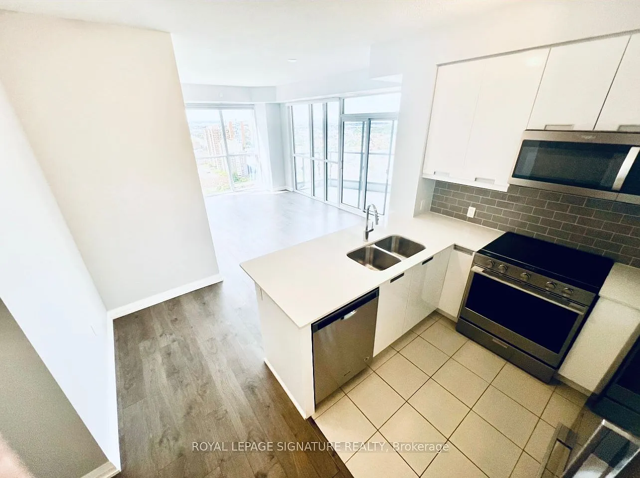 3 bed, $3,000 — Photo 1