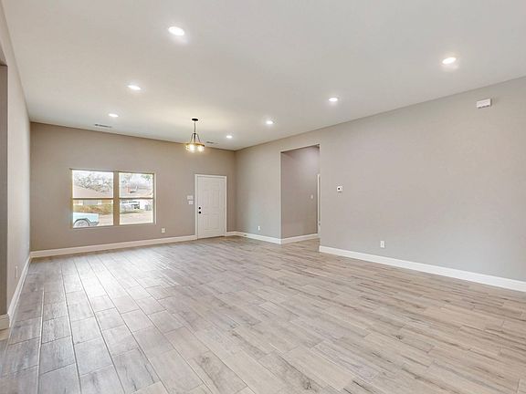 2nd image of 706 Poinsettia Dr