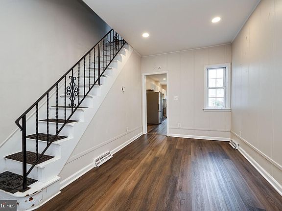 5th image of 1143 Locust St