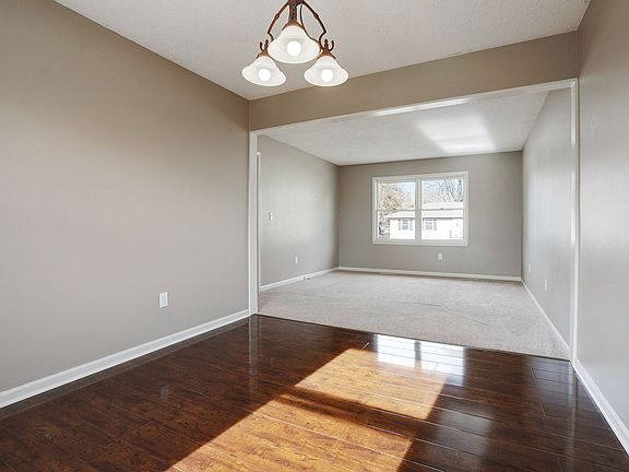 4th image of 2001 Parkwood Dr