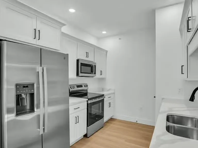 1309 N Bridge St — Photo 11