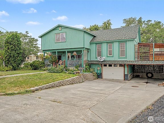 4th image of 122 SE 3rd Avenue