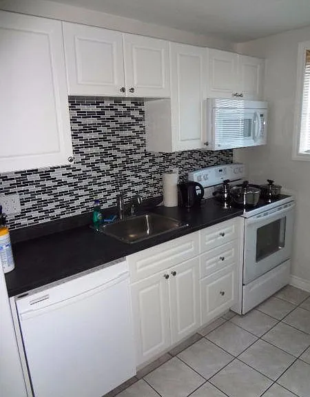 908 Devonshire Ave — Photo 2