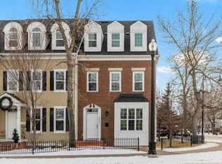 2833 N Dallaire Ave SW, Calgary, AB T3E7T2