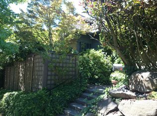 910 E Newton St, Seattle, WA 98102