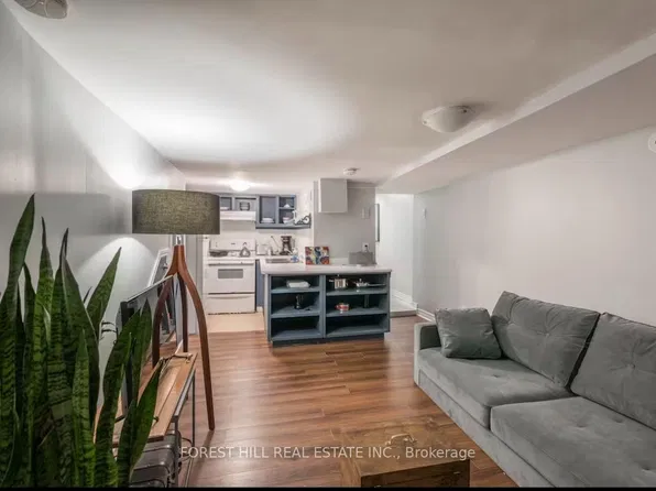20 Curzon St #Basement, Toronto, ON M4M 3B4
