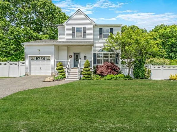 3 Iowa Avenue, Port Jefferson Station, NY 11776