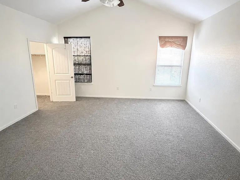 617 Cortona Ln — Photo 31