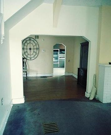 2nd image of 258 N Early St