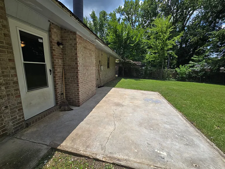 2240 E Aberdeen Dr — Photo 22