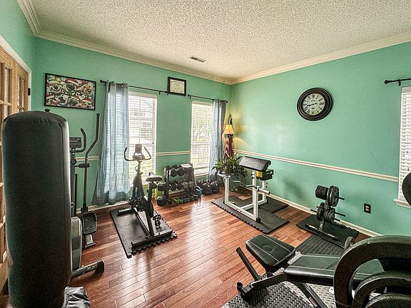 4th image of 211 Smithfield Ave