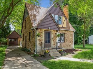 25 S Aldine St, Elgin, IL 60123