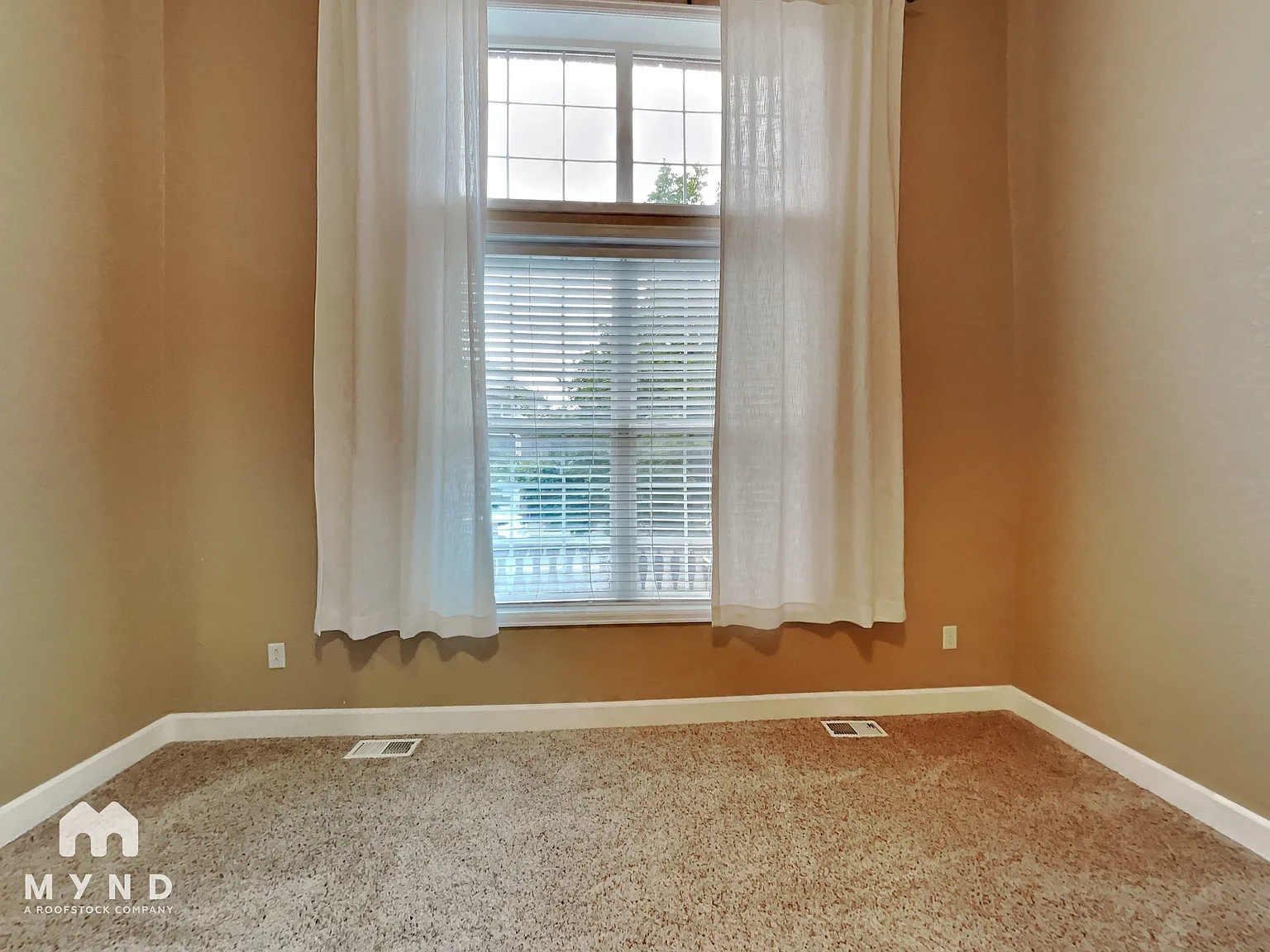 3 bed, 3.5 bath, 2268 sqft, $3,255 — Photo 3