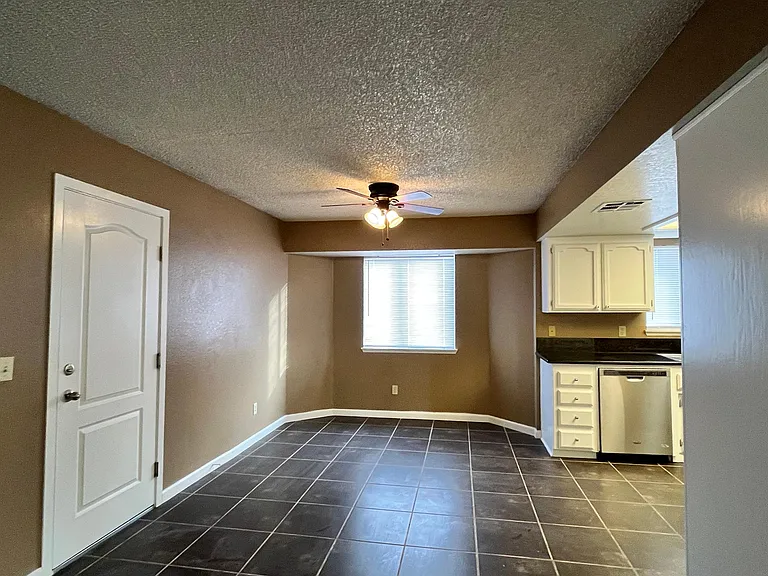 9120 Peach Ave — Photo 6