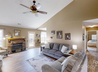 105 Meadow Pathway Dr, Fletcher, NC 28732