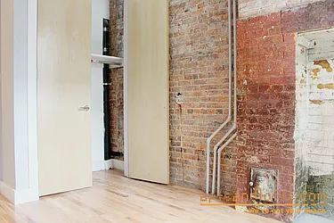 Rented by aptsandlofts.com