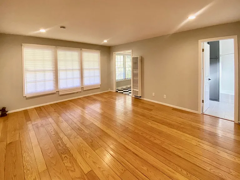 Bellevue Apartments — Photo 53