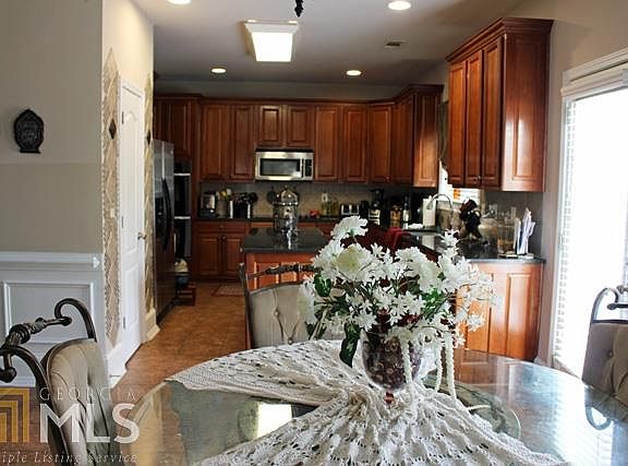 5th image of 709 Fraser Ct