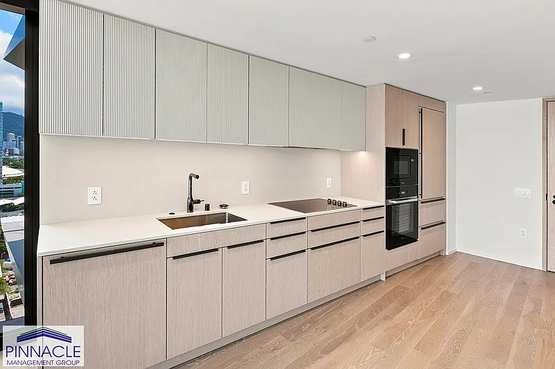 1 bed, 1.0 bath, 740 sqft, $4,300 — Photo 2