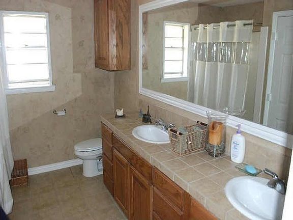5th image of 3411 Peachtree Ln