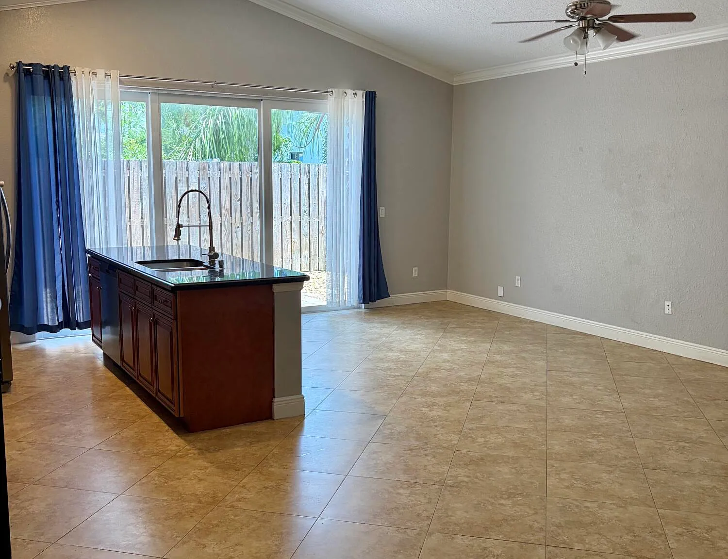 3 bed, 2.0 bath, 1408 sqft, $2,800 — Photo 4