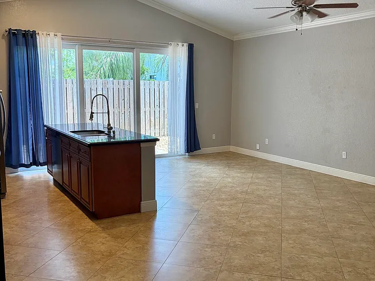 3125 Shelby Way — Photo 4