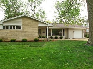 1921 Robincrest Ln, Glenview, IL 60025