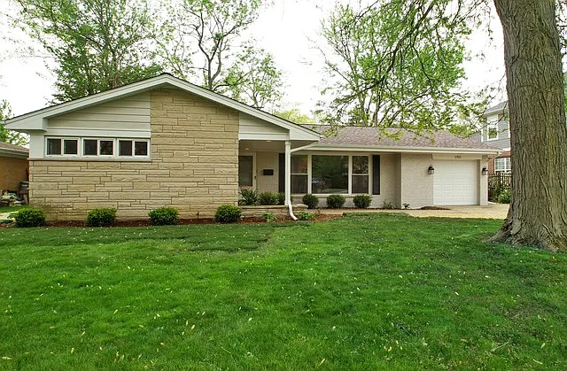1921 Robincrest Ln photo 1
