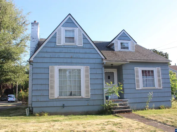 1898 Market St NE, Salem, OR 97301