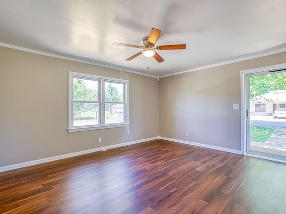 4th image of 613 W Irvine Ave