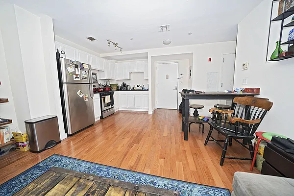 Rented by Level Group | media 16