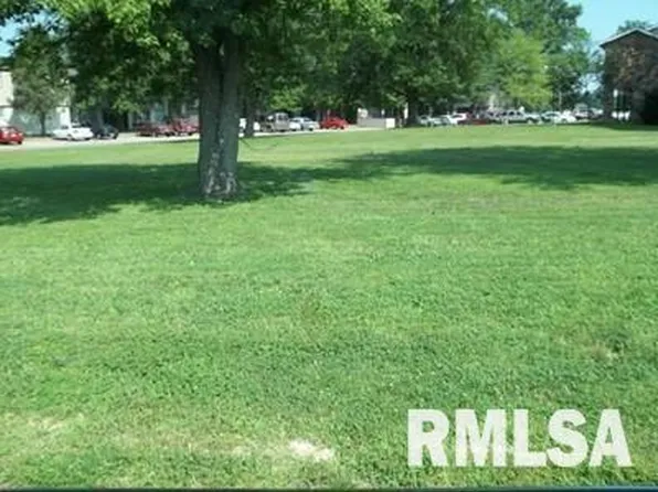 36 & 37 N Della St, Benton, IL 62812