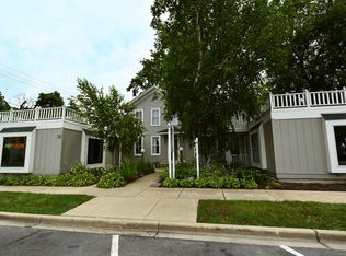 27 N 2nd St APT 2N, Geneva, IL 60134