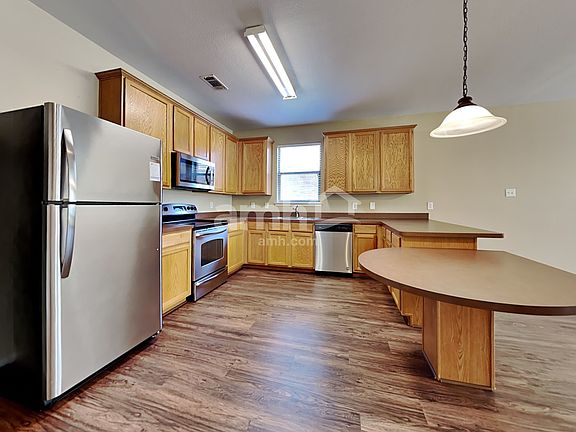 3rd image of 2847 Park Springs Dr