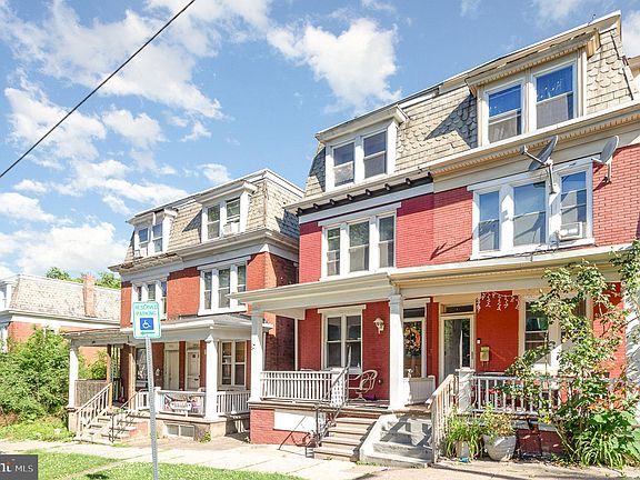 2nd image of 1930 Park St