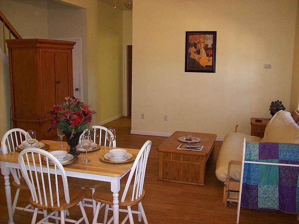 Living Room/Dining Area