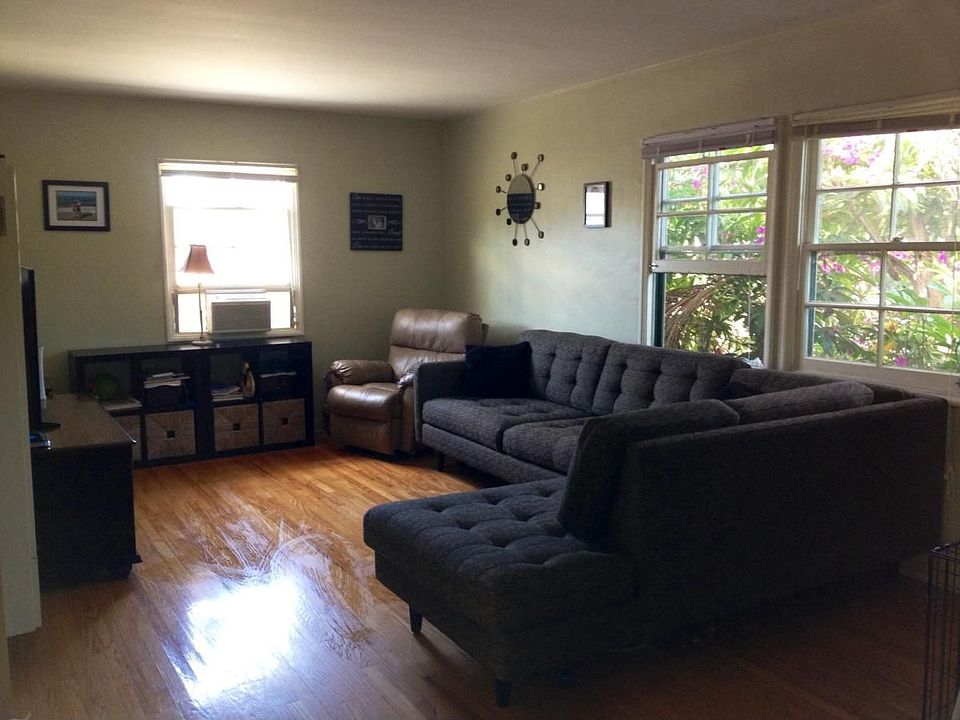 1st image of 1152 E 2nd St APT 10