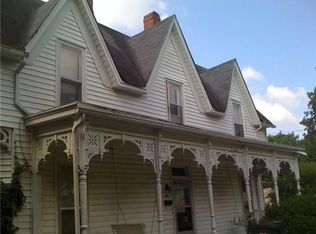 408 W 5th St, Dickson, TN 37055