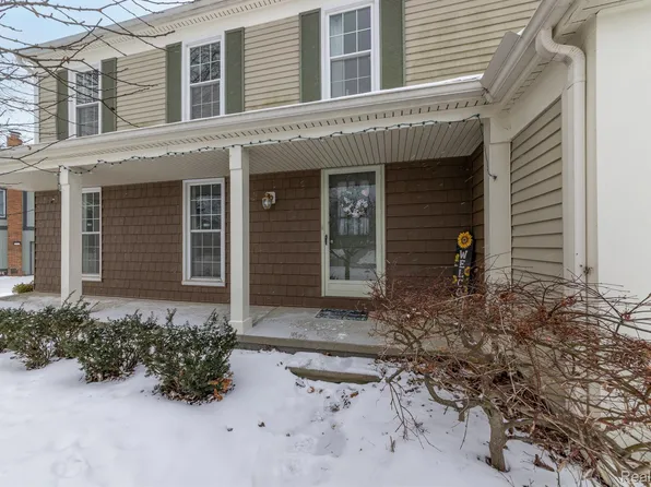 22315 Innsbrook Dr, Northville, MI 48167