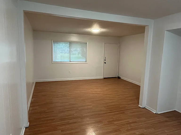 3321 Suncrest Dr — Photo 4