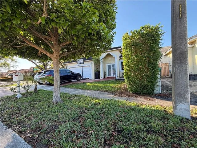 3 bed, 2.0 bath, 1775 sqft, $3,850 — Photo 3