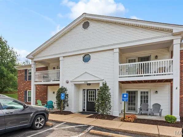 918 Hanna Place Ct APT F, Ballwin, MO 63021