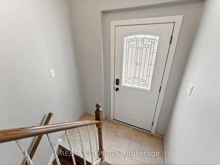 100 Hesp Dr #BASEMENT — Photo 4