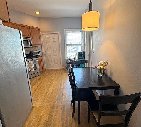5th image of 656 E 2nd St #3