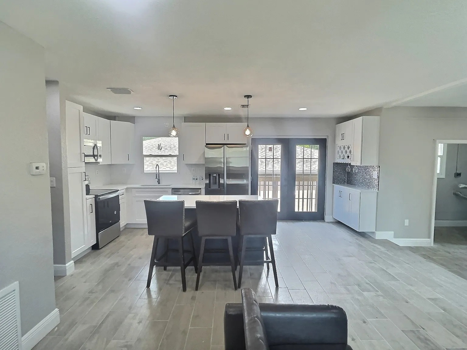 3 bed, 1400 sqft, $3,450 — Photo 3