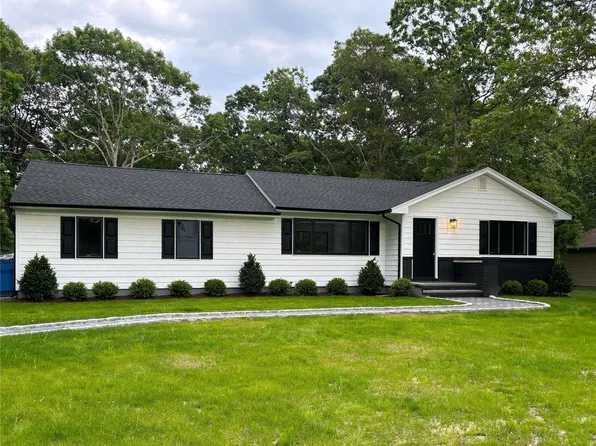 15 Landing Lane, East Quogue, NY 11942