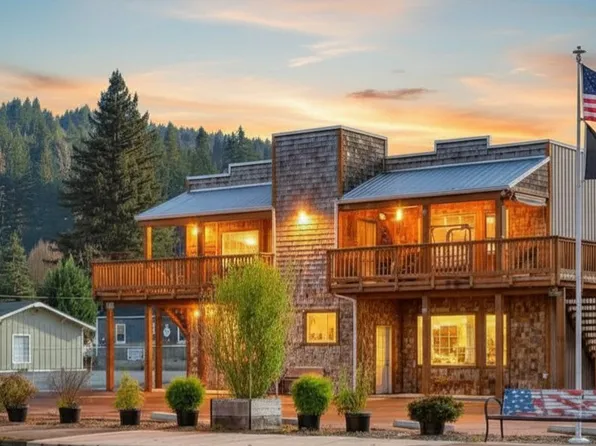 1601 E Main St, Cottage Grove, OR 97424