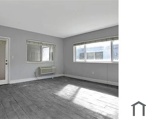 320 85th St #8 — Photo 6