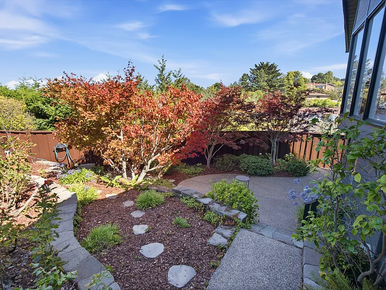 1806 Sebastian Dr — Photo 32