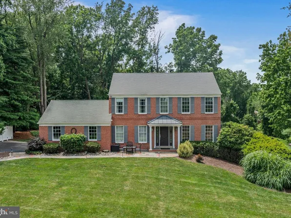1050 Nicole Dr, Newtown Square, PA 19073
